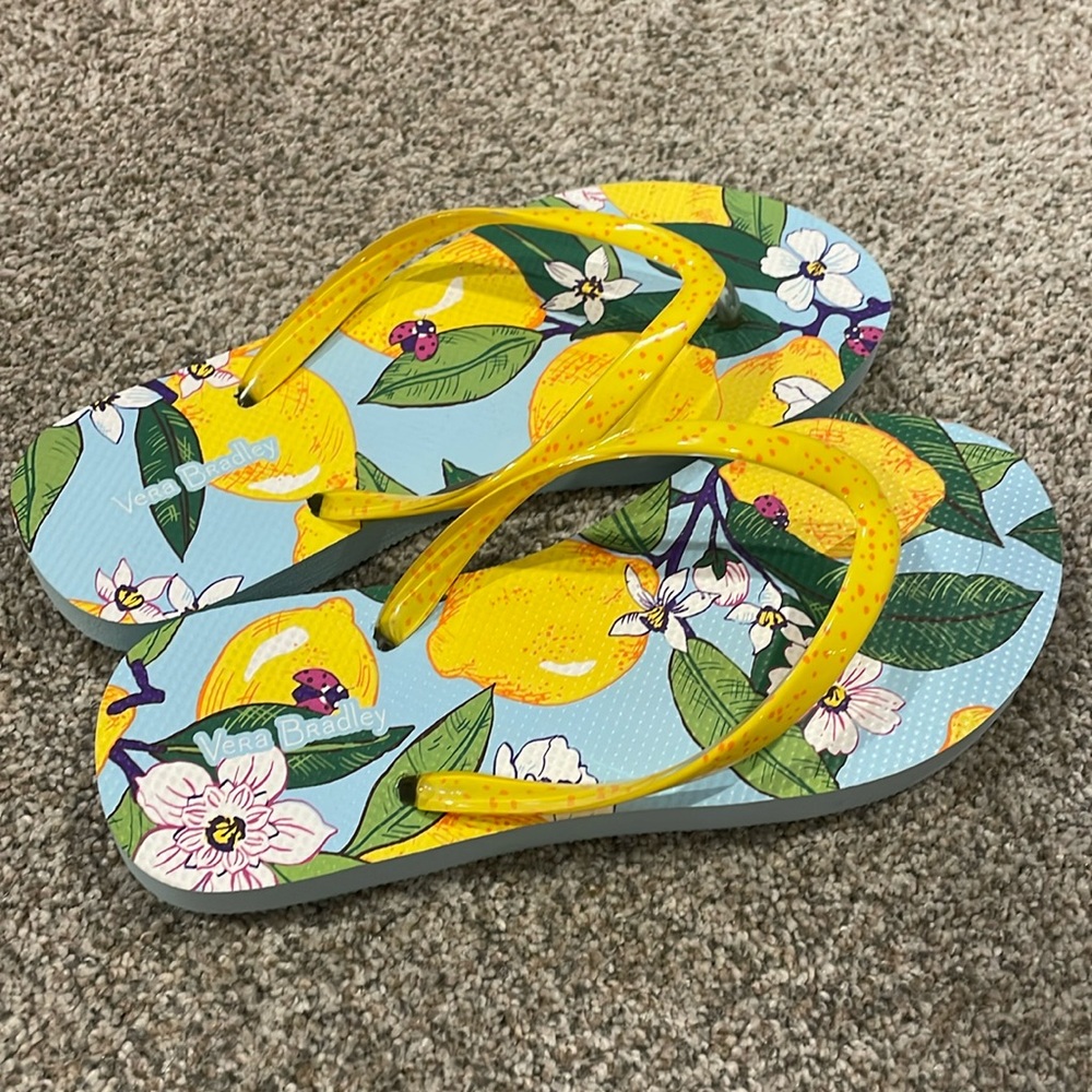 Vera Bradley Lemon pattern Flip Flops size 5/6 NWOT